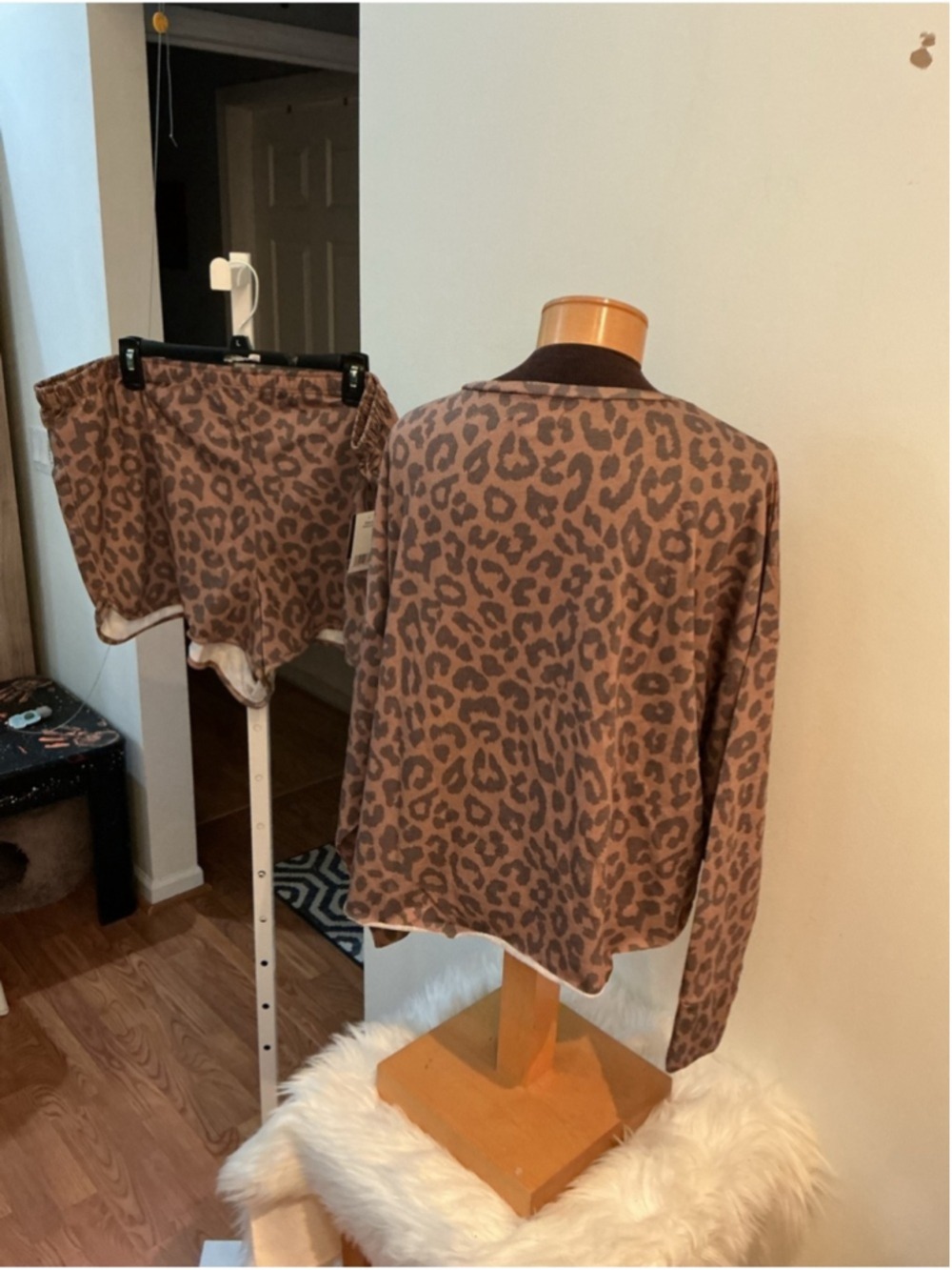 Grayson Thread Leopard Print Lounge Pajama Set 1X Brown Cozy Sleepwear Plus Size - Picture 3 of 14